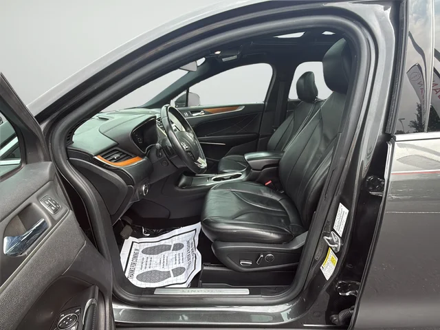 Used 2019 Gray Lincoln Reserve image 10