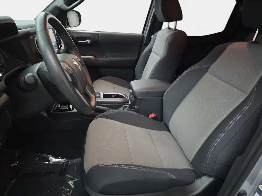 Used 2020 Silver Toyota SR5 image 18