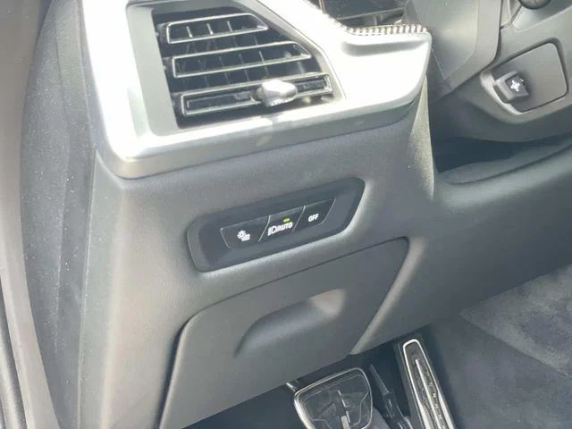 Used 2024 White BMW M60i image 19