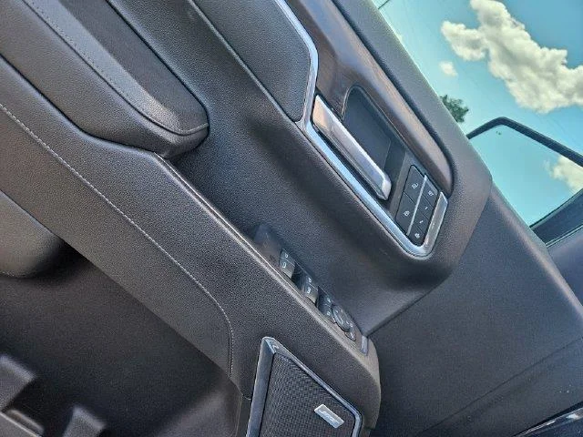 Used 2023 TITANIUM RUSH METALLIC GMC SLT image 11