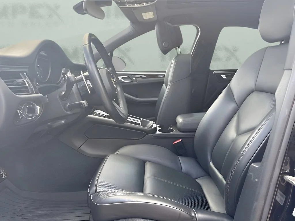 Used 2023  Porsche  image 14