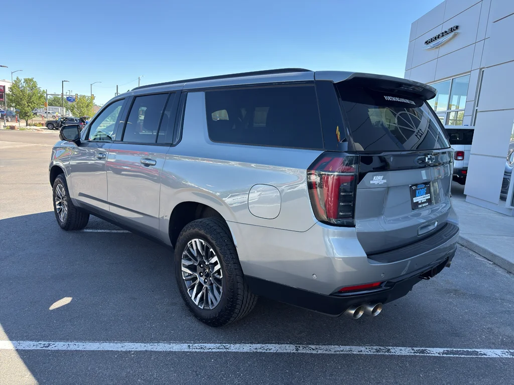 Used 2025 Gray Chevrolet Z71 image 3