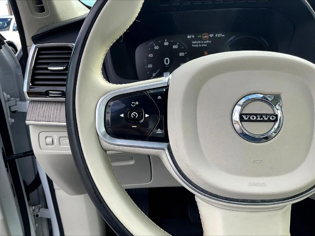Used 2022 Crystal White Volvo T8 Inscription Extended Range 6P image 13