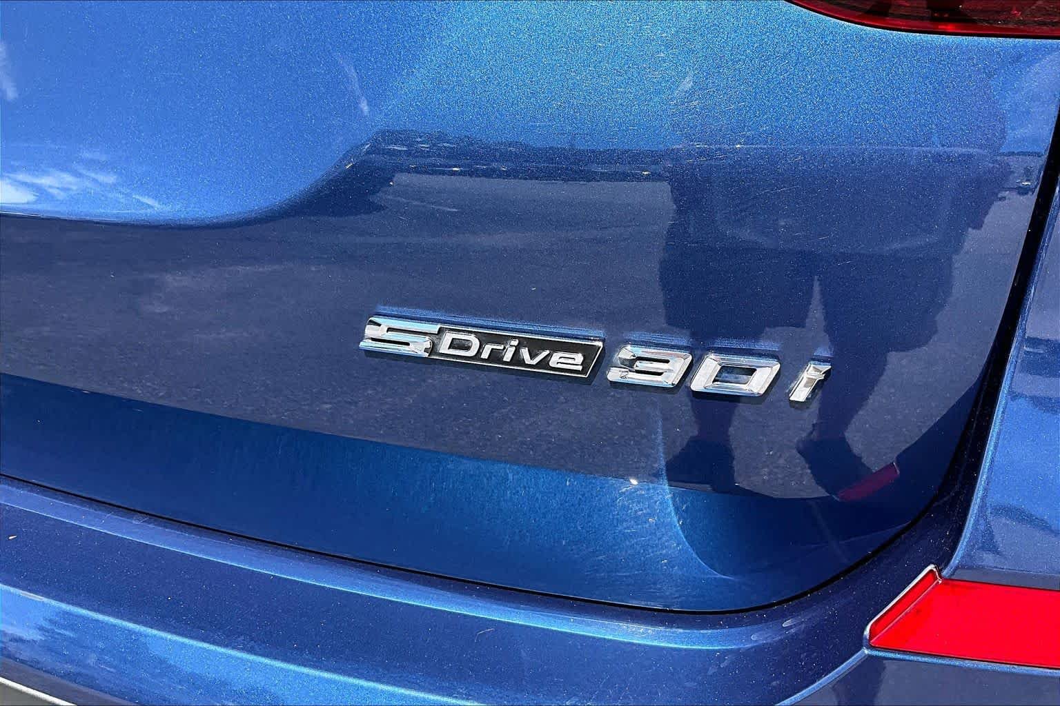 Used 2021 Phytonic Blue Metallic BMW sDrive30i image 10