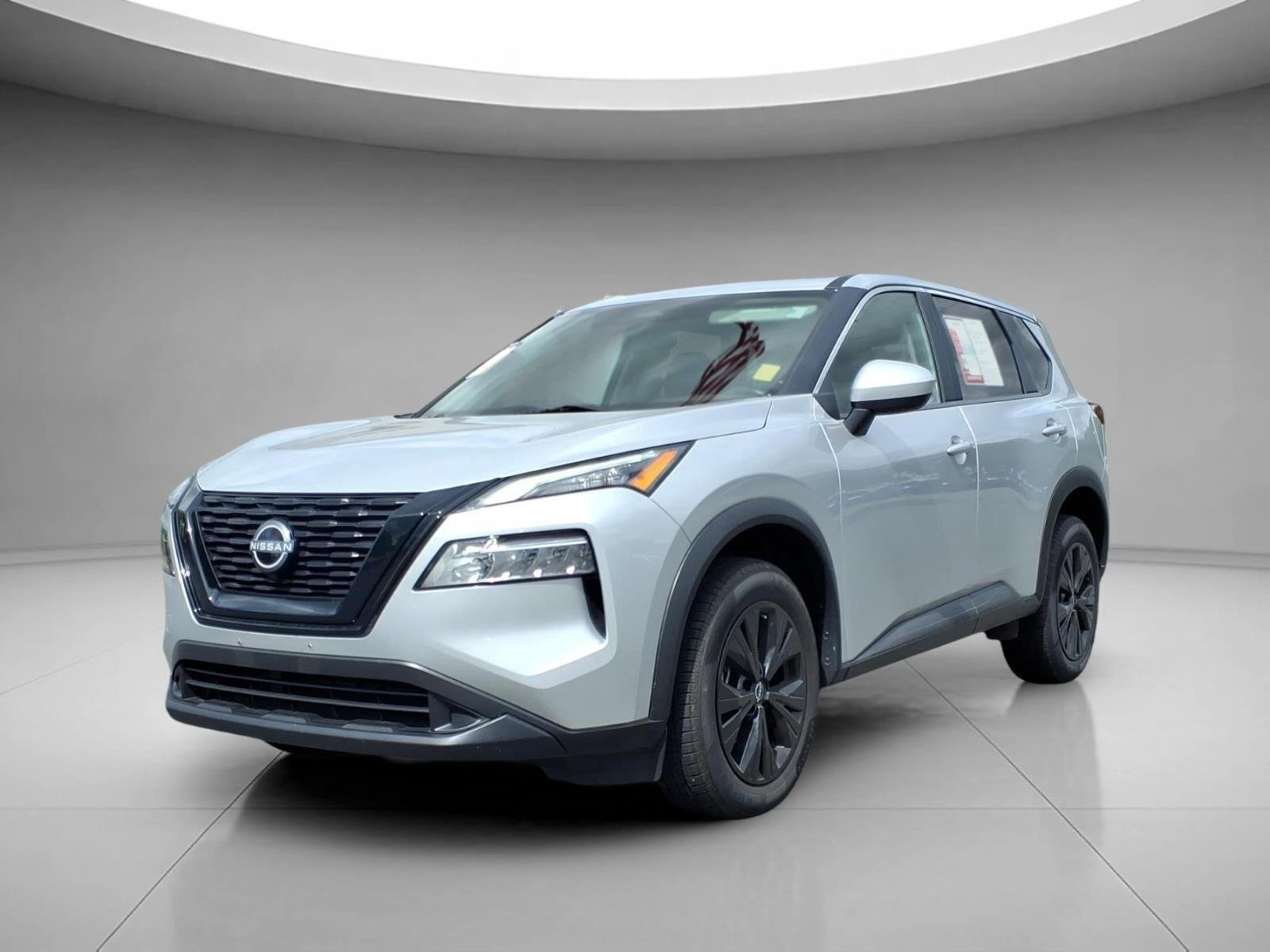 Used 2023 Brilliant Silver Metallic Nissan SV image 1