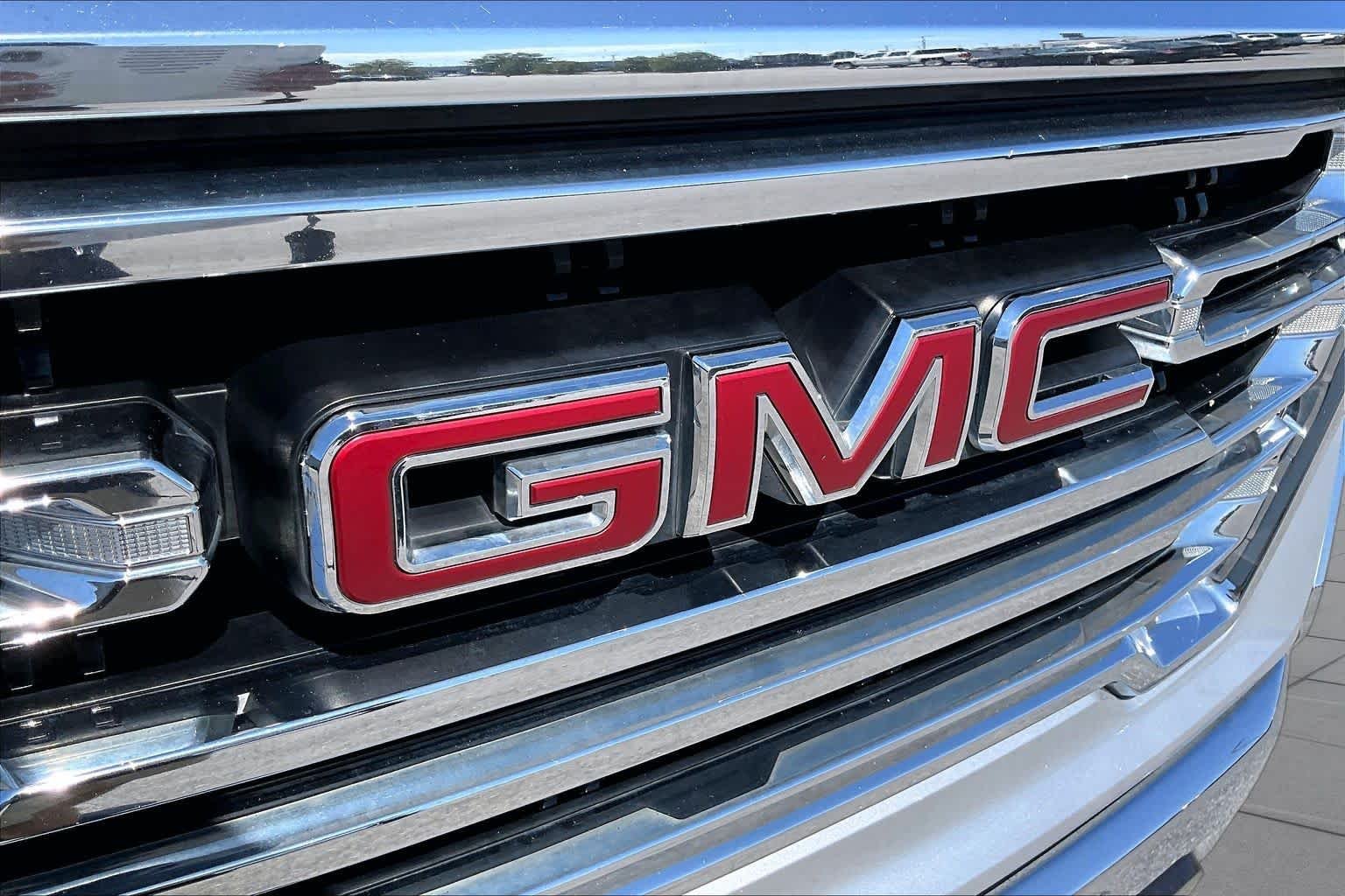 Used 2019 Quicksilver Metallic GMC SLT image 28