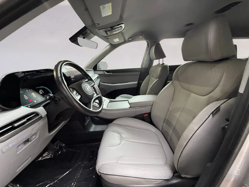 Used 2025 Silver Hyundai SEL image 10