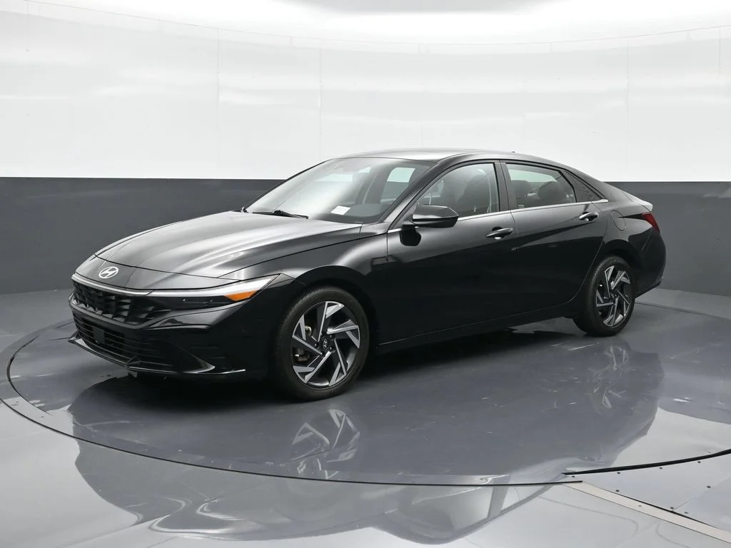 Certified Used 2024 Black Hyundai SEL image 1