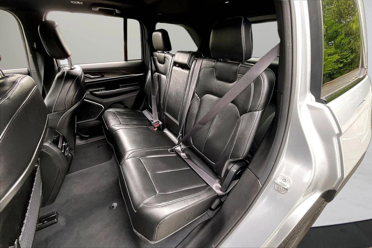 Used 2024 Silver Jeep 4xe image 24