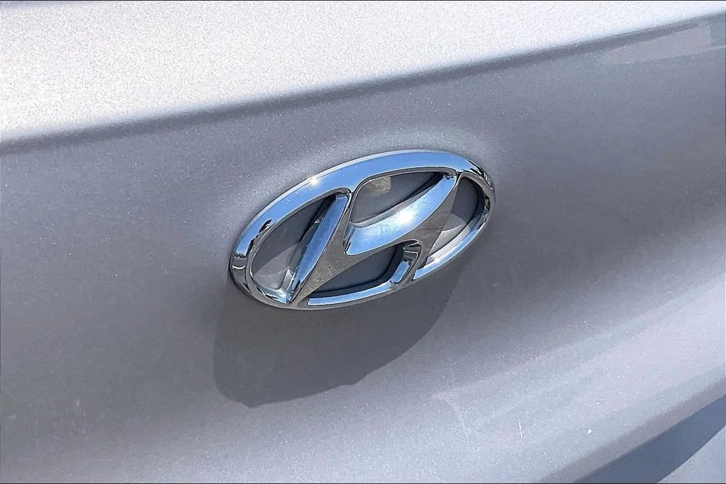 Used 2020 Silver Hyundai Value image 7