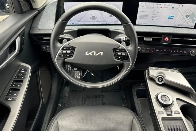 Used 2024 White Kia Wind image 15