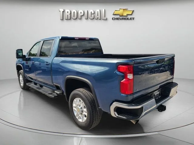 Used 2025 Lakeshore Blue Metallic Chevrolet LT image 3