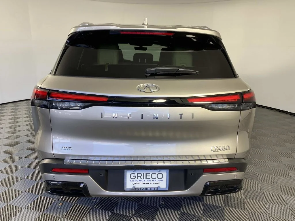Used 2023 Titanium INFINITI LUXE image 7