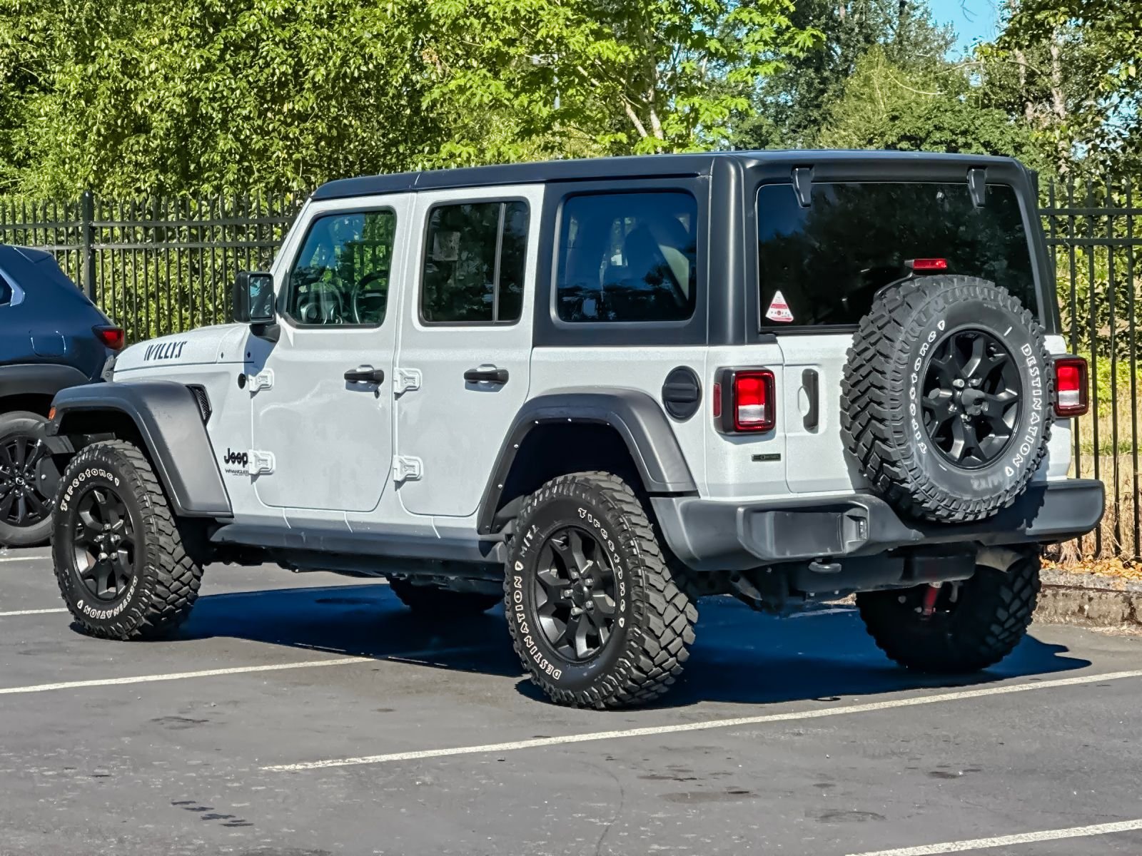 Used 2022 White Jeep Unlimited Willys image 5