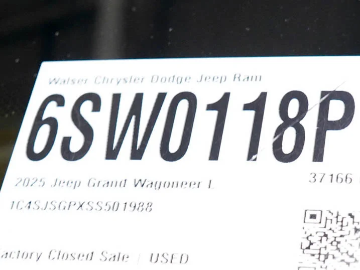Used 2025 Diamond Black Crystal Pearlcoat Jeep Series III image 32