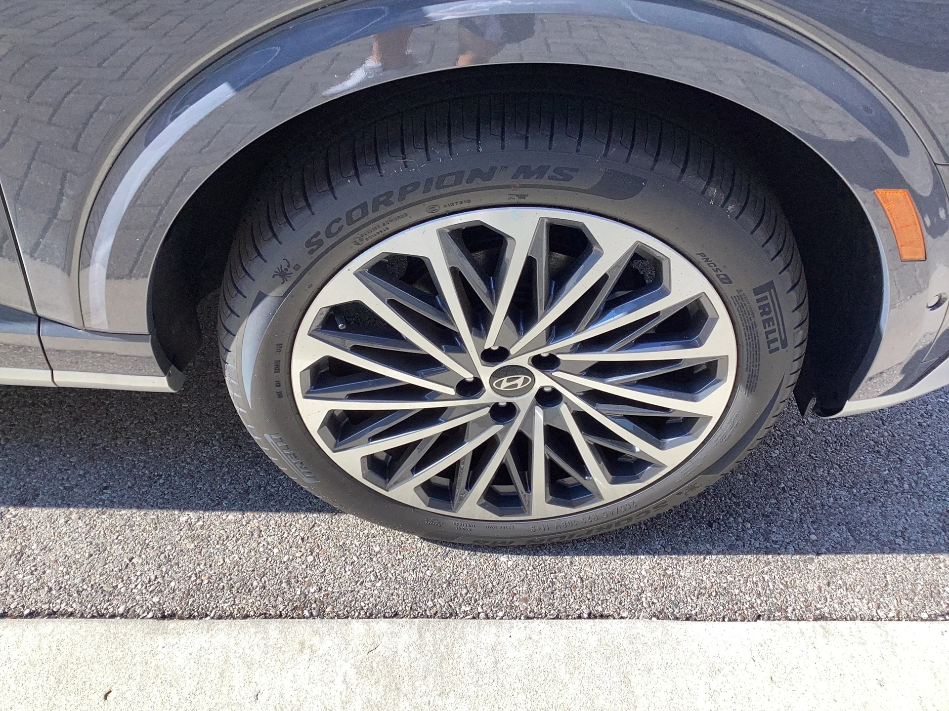 New 2026 Ecotronic Gray Metallic Hyundai Calligraphy image 3