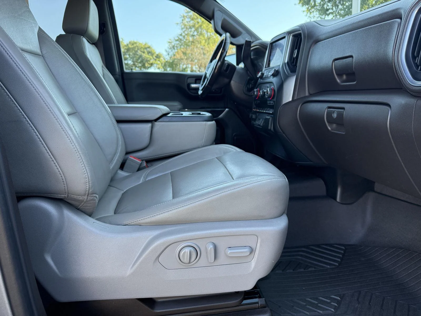 Used 2020 Shadow Gray Metallic Chevrolet LTZ image 11