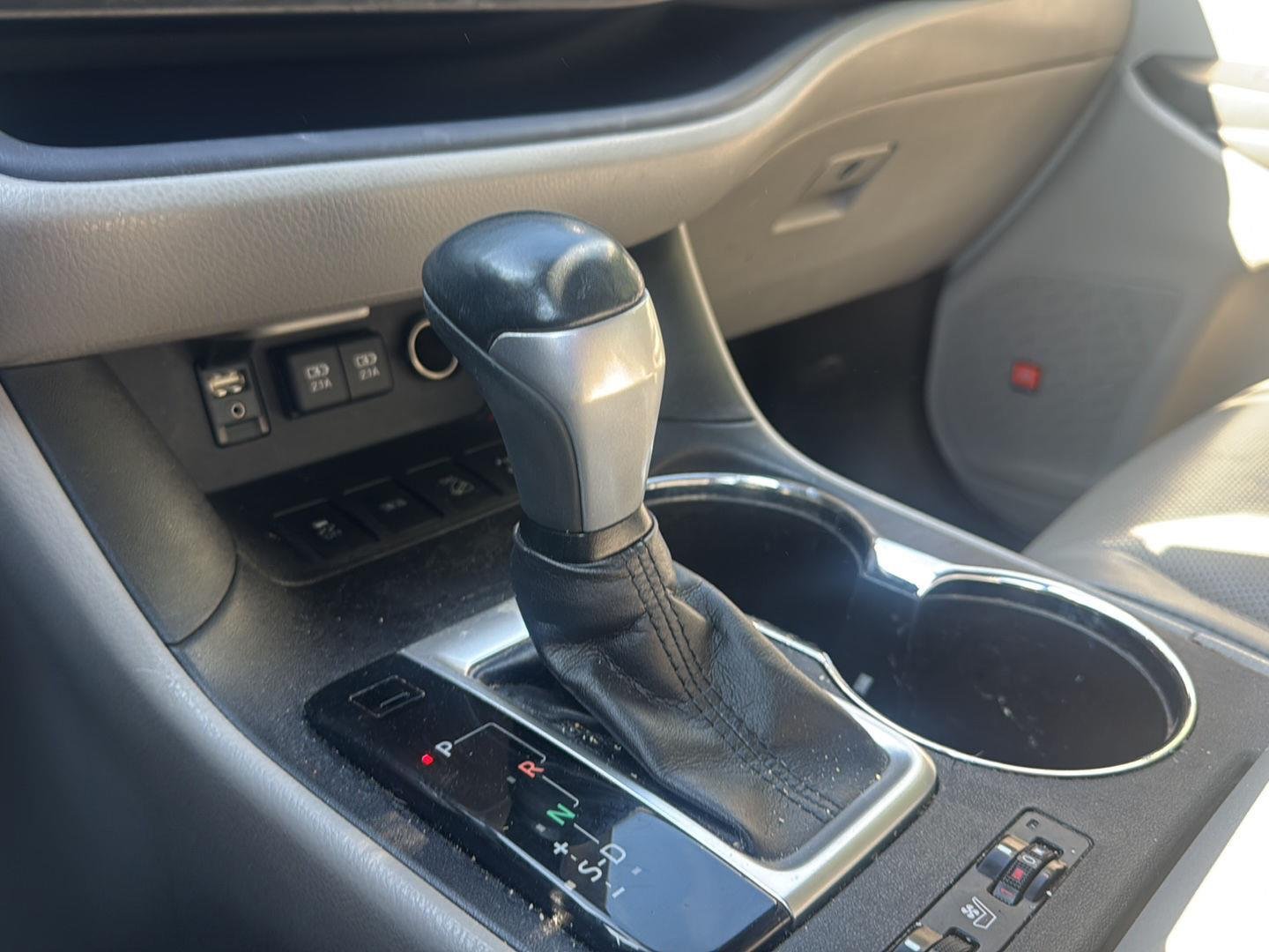 Used 2019 Blizzard Pearl Toyota Limited Platinum image 11