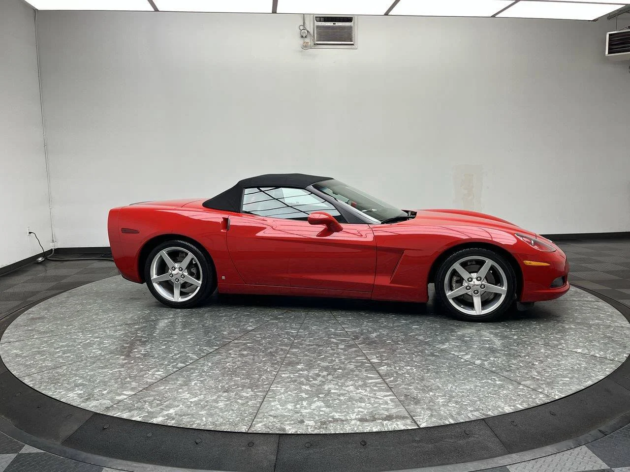 Used 2006 Victory Red Chevrolet  image 27