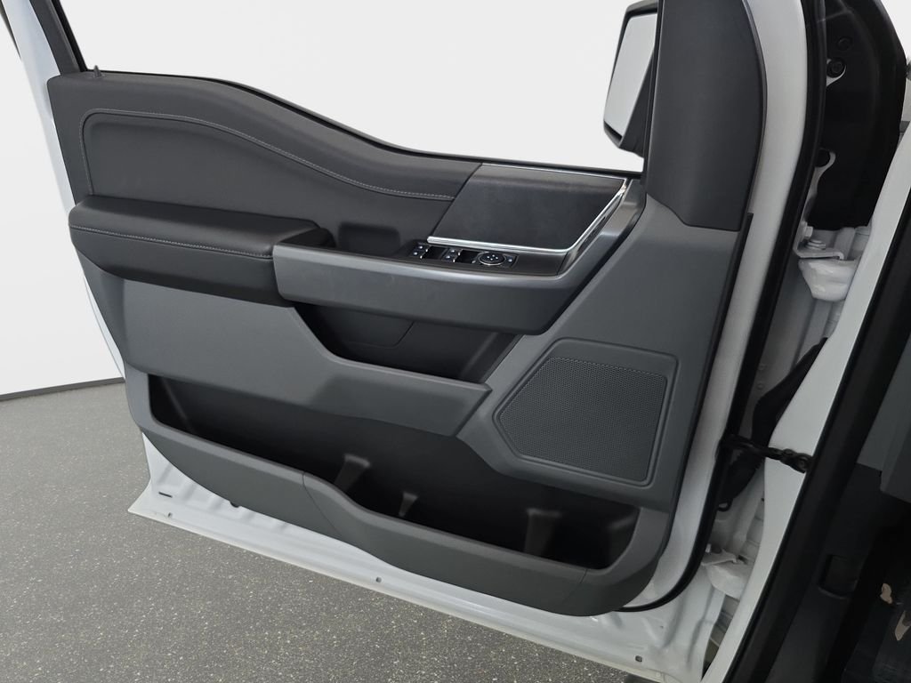 Used 2024 Oxford White Ford XLT image 28