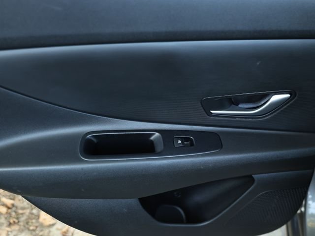 Used 2026 Fluid Metal Hyundai SE image 24