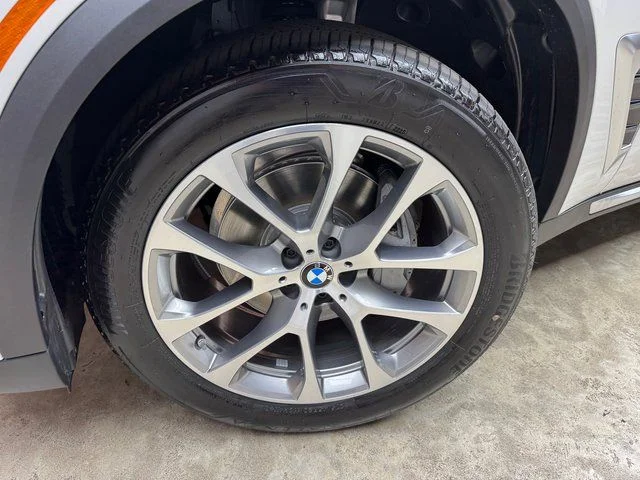 Used 2026 White BMW xDrive40i image 28