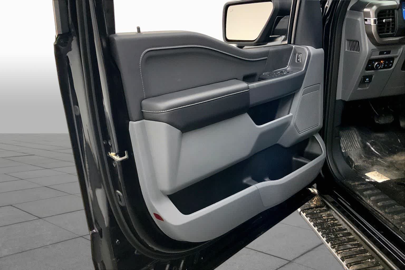 New 2026 Agate Black Metallic Ford XLT image 10
