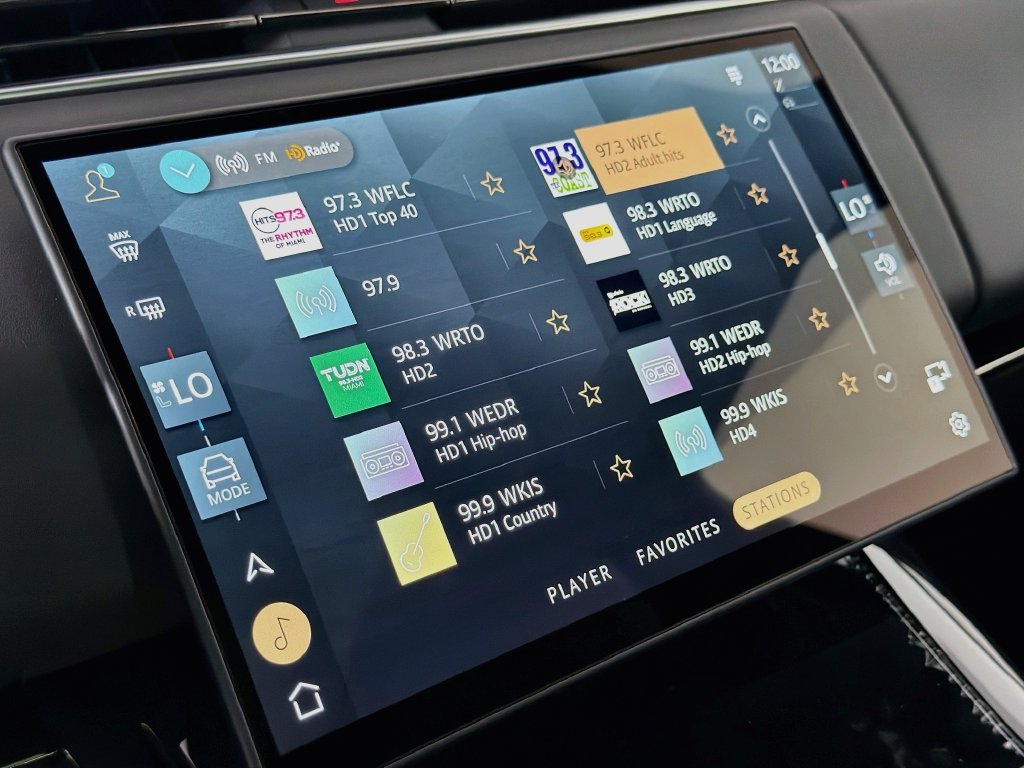 New 2027 Santorini Black Land Rover Dynamic SE P400 image 15