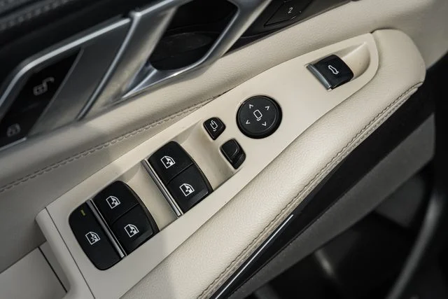 Used 2021 Brown BMW xDrive40i image 43
