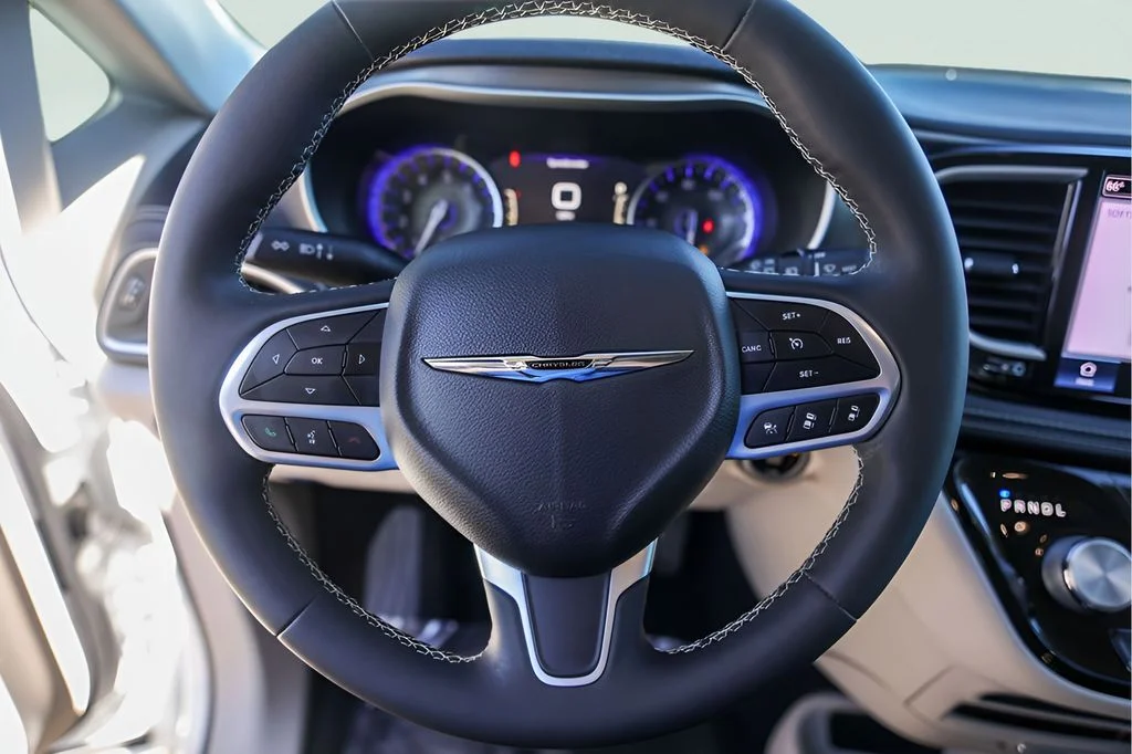 Used 2022 White Chrysler Touring L image 15