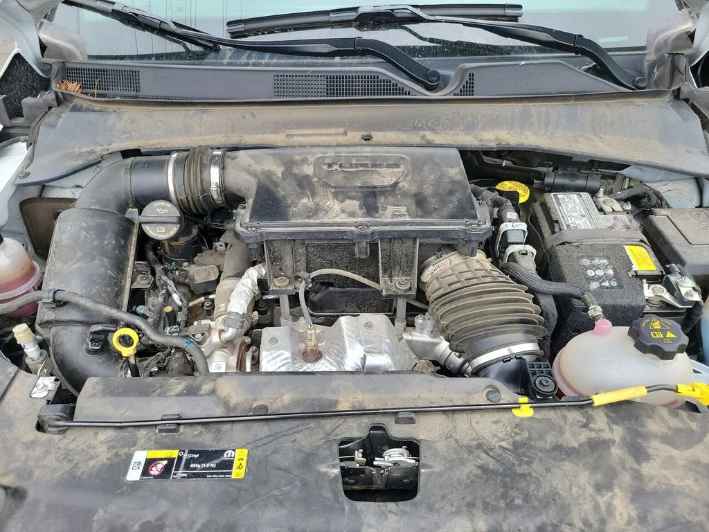 Used 2024 White/off-white Jeep Limited image 23