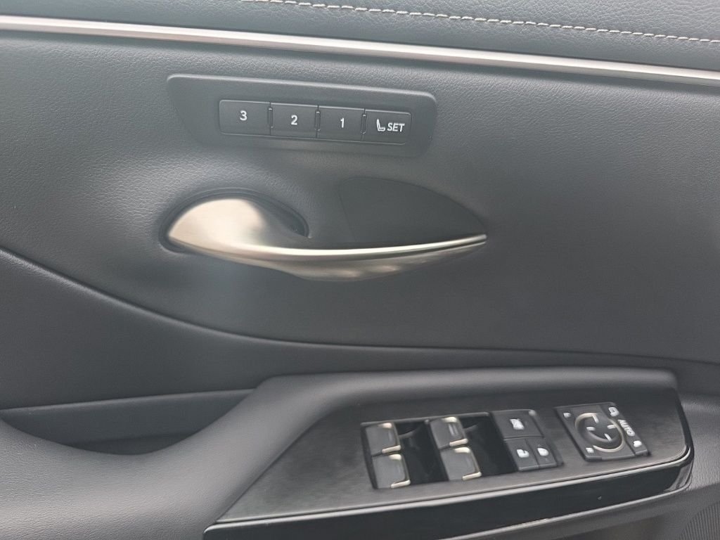 2024 Lexus ES 350 - Photo 24