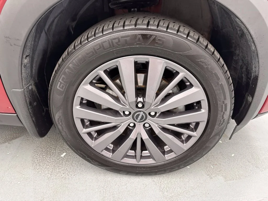 Used 2023 Scarlet Nissan SL image 15