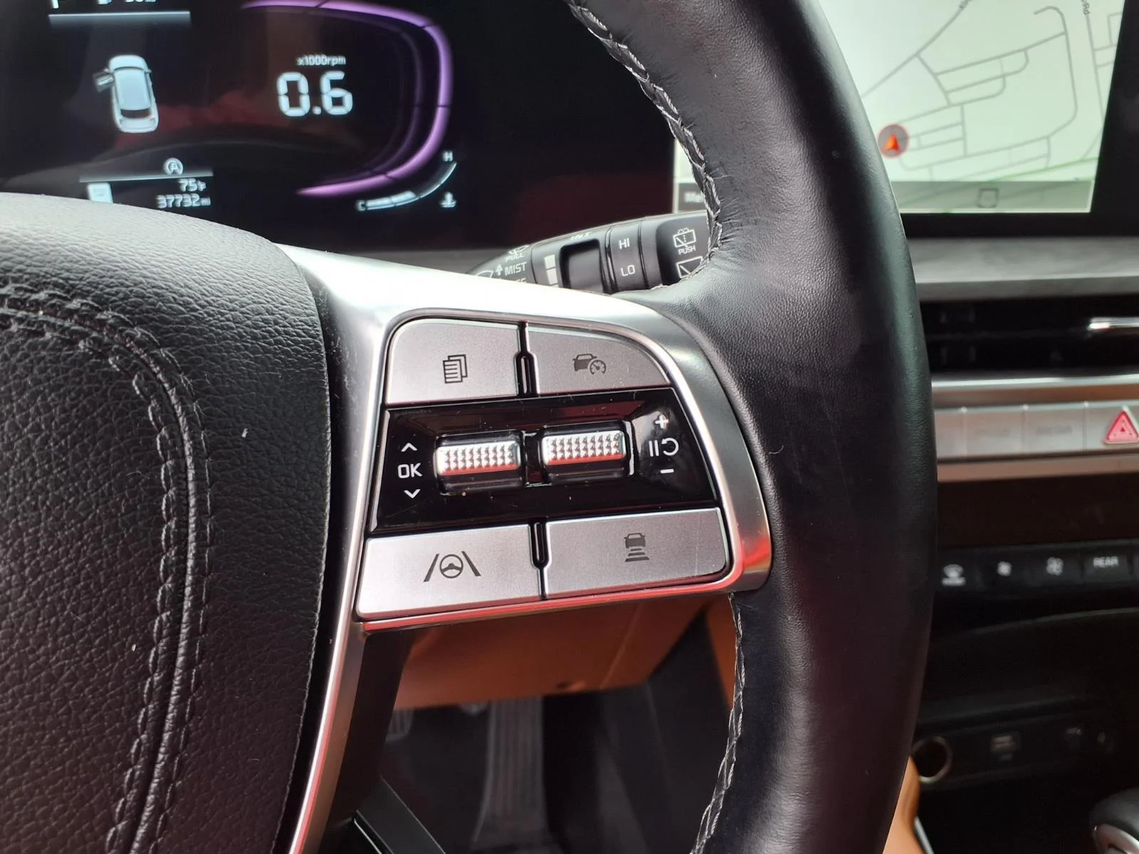 Used 2025 Glacial White Pearl Kia EX X-Line image 28