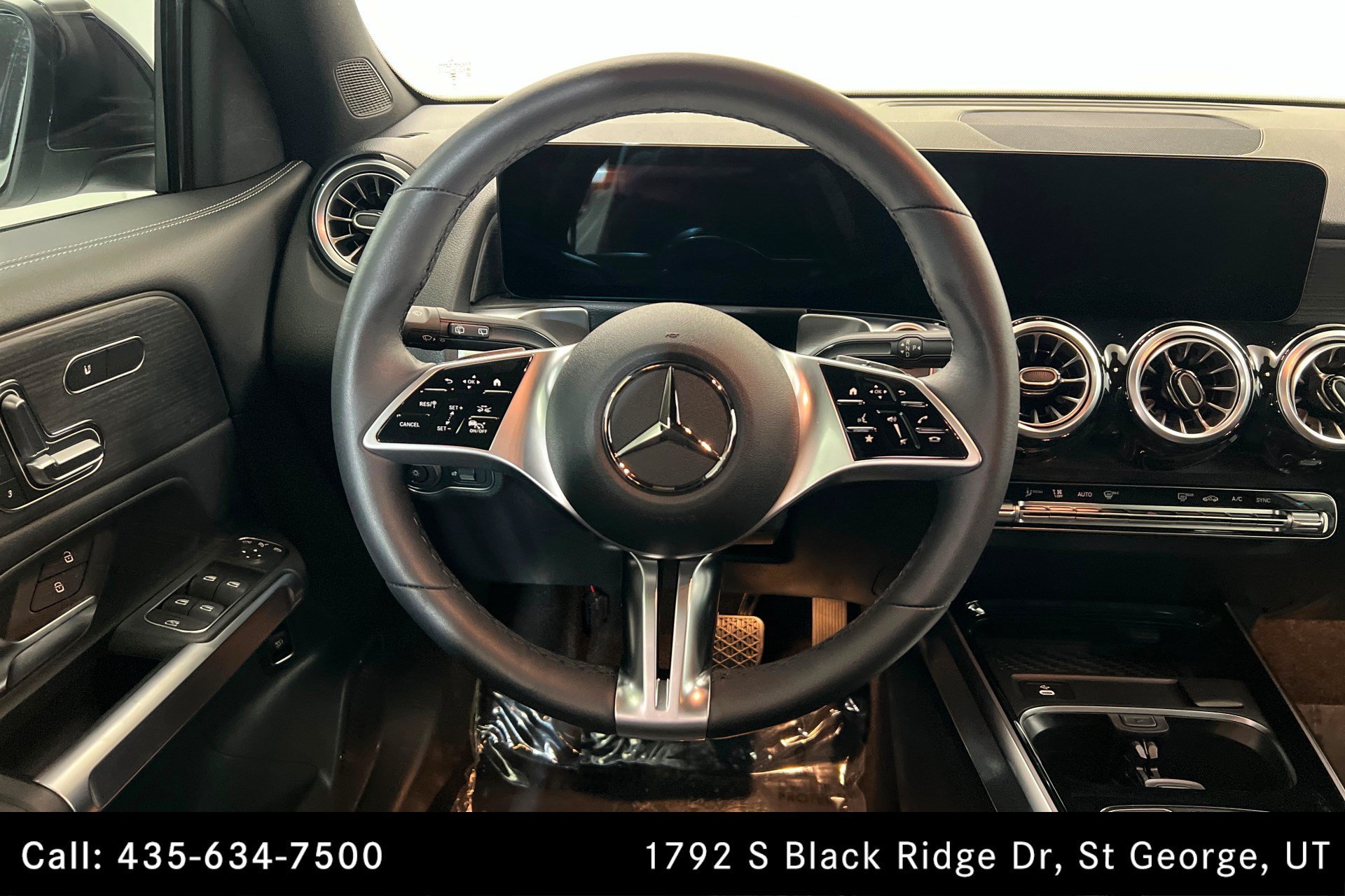 Certified Used 2026 Polar White Mercedes-Benz GLB 250 image 13