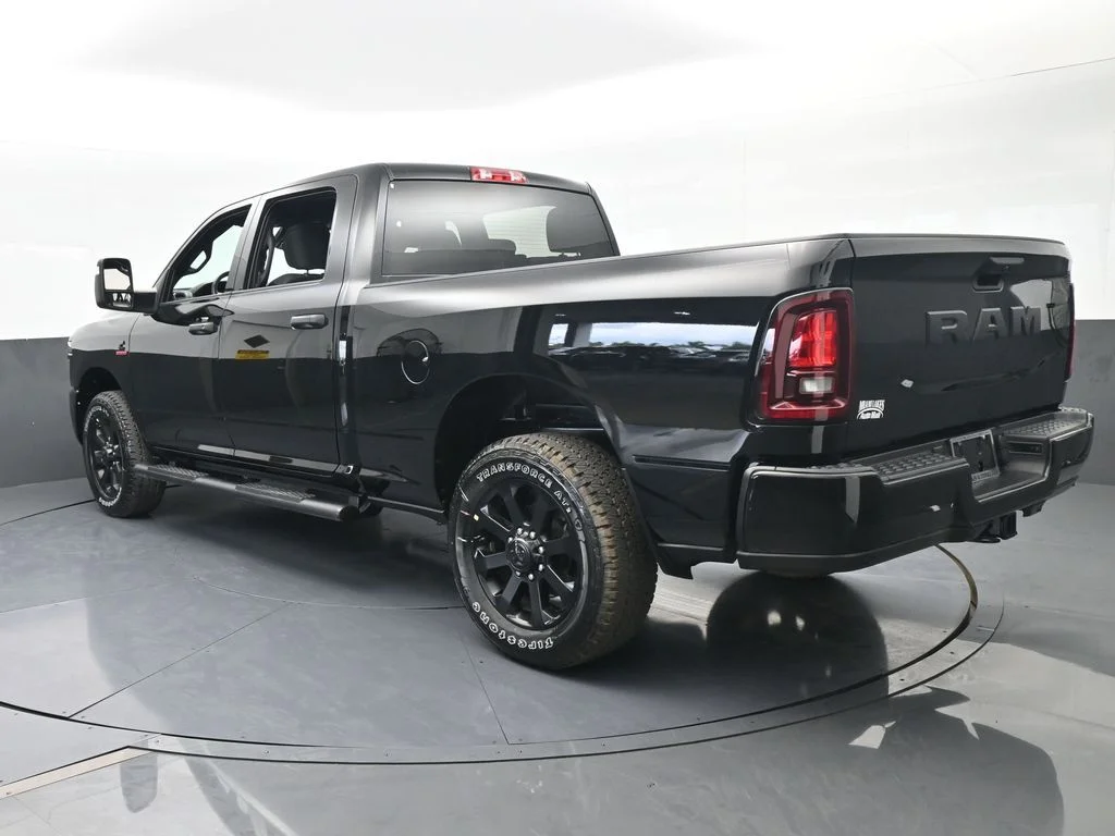 New 2026 Diamond Black Crystal Pearl-Coat Exterior Paint RAM Tradesman image 4