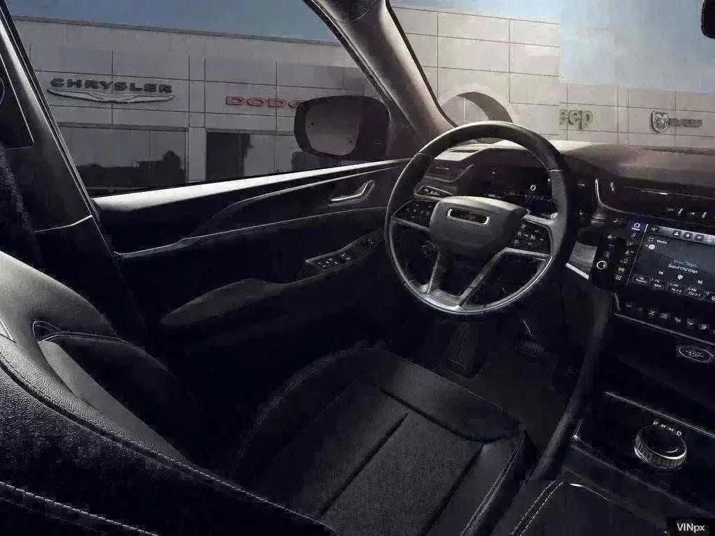 New 2026 Bright White Clear-Coat Exterior Paint Jeep Altitude image 20