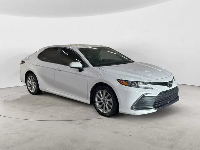Used 2022 White Toyota LE image 3