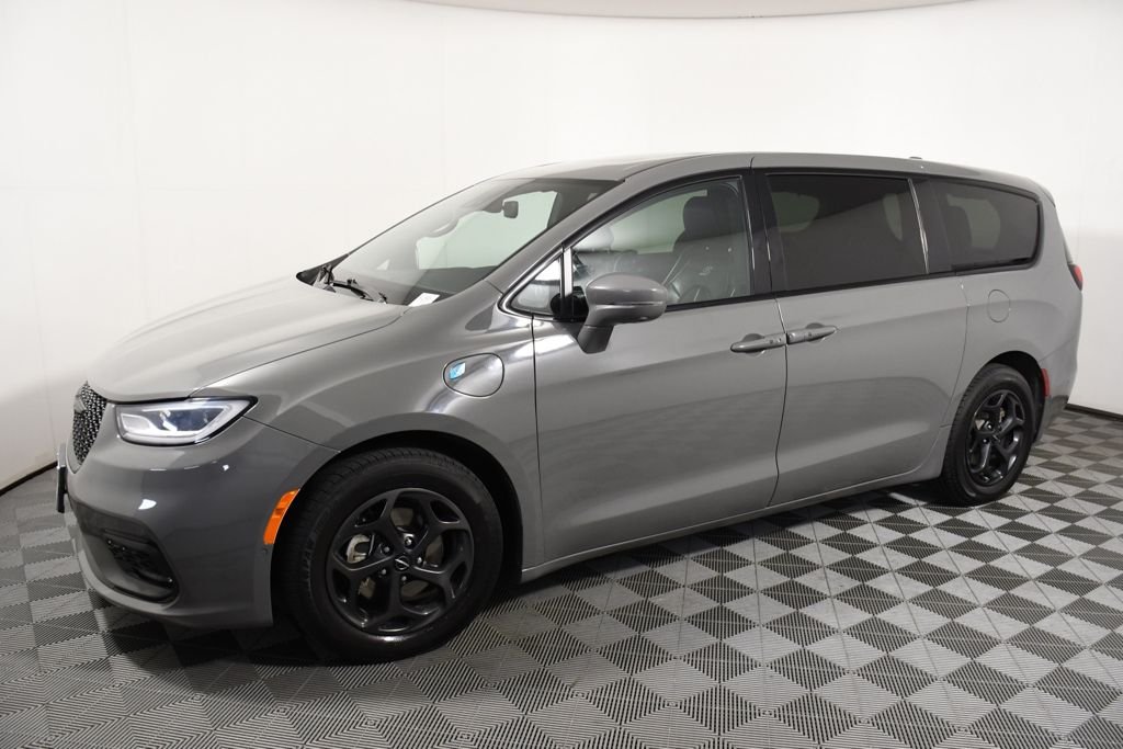 Used 2022 Chrysler Pacifica Hybrid Limited with VIN 2C4RC1S76NR129968 for sale in Richfield, Minnesota