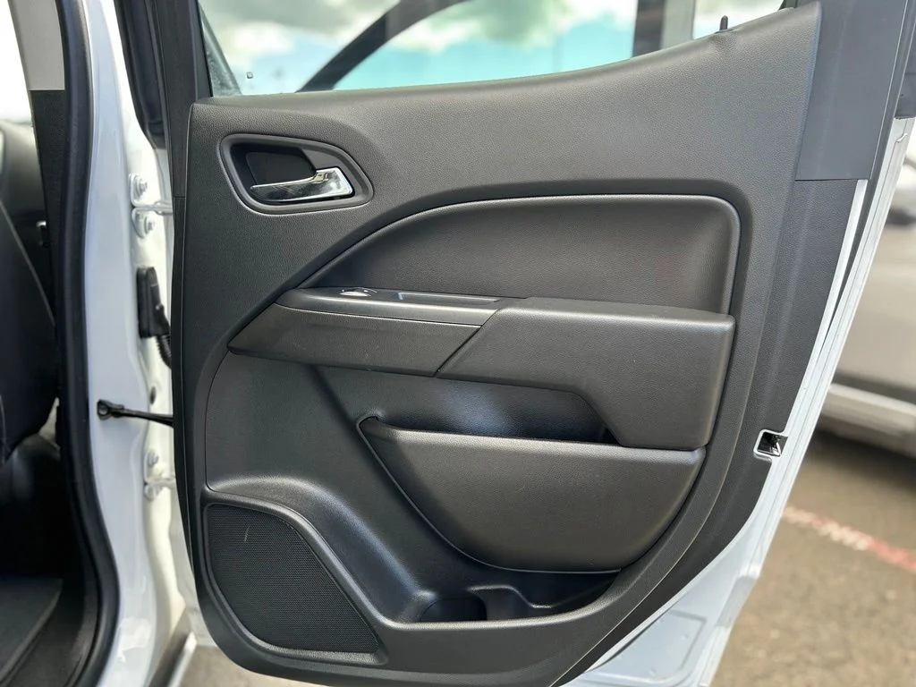 Used 2022 White Chevrolet LT image 18