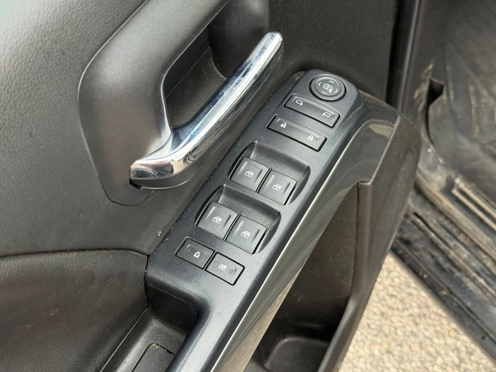 Used 2018 Black Chevrolet LT image 9