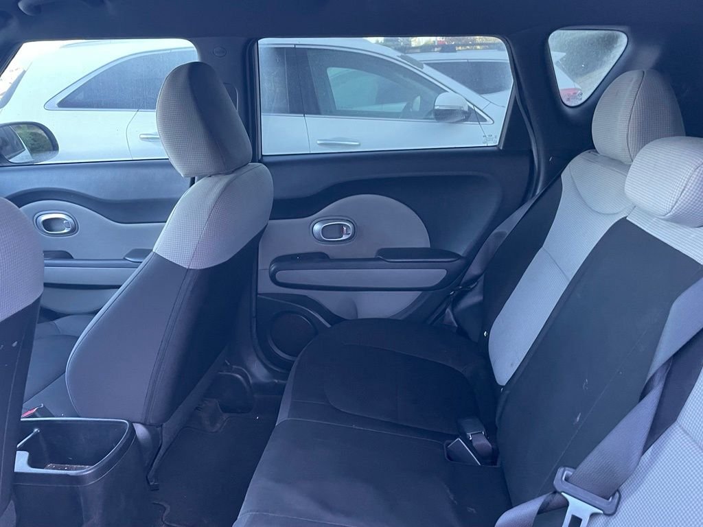 Used 2015 Clear White Kia Base image 7