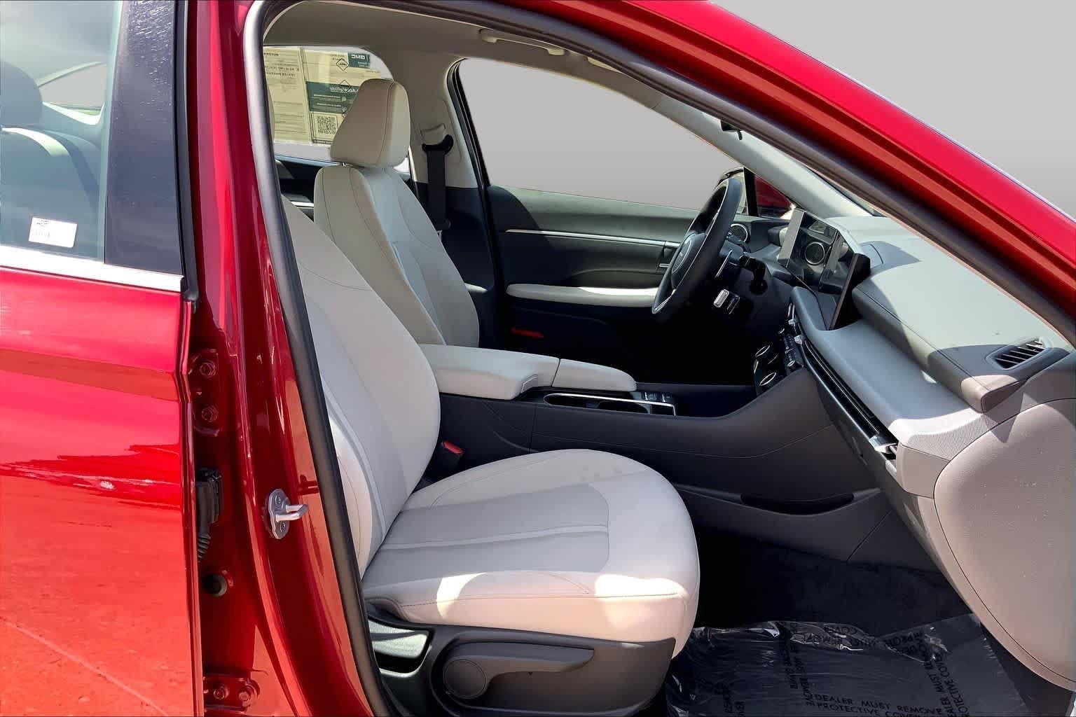 Used 2025 Ultimate red Hyundai SEL image 9