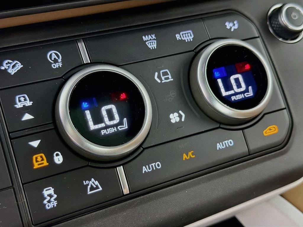 New 2026 Fuji White Land Rover X-Dynamic SE image 16