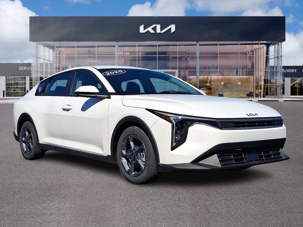 2025 Kia K4 LXS AT's photo