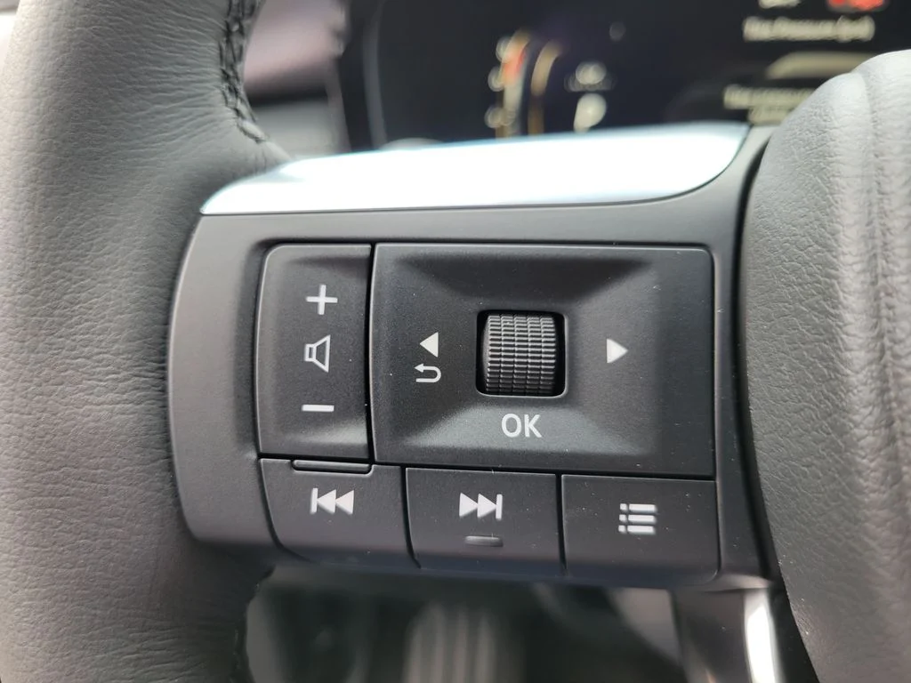 New 2027 HARBOR GRAY INFINITI Luxe FWD image 17