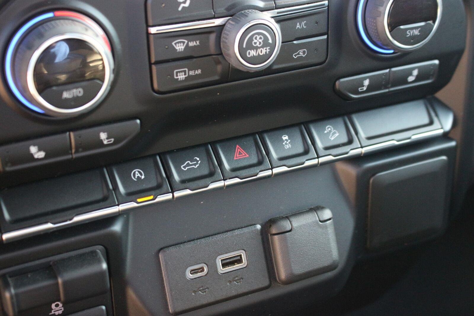 Used 2022 SUMMIT WHITE Chevrolet RST image 29