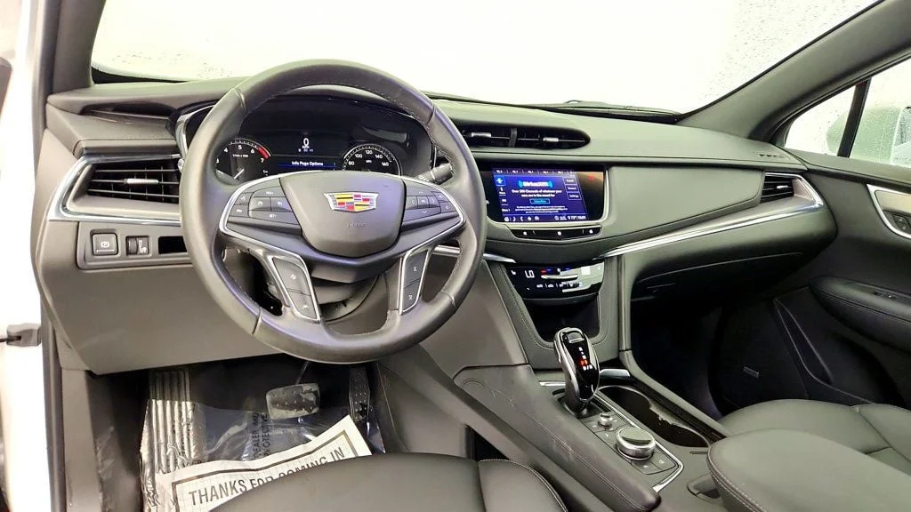 Used 2020 Radiant Silver Metallic Cadillac FWD 4dr Luxury image 11