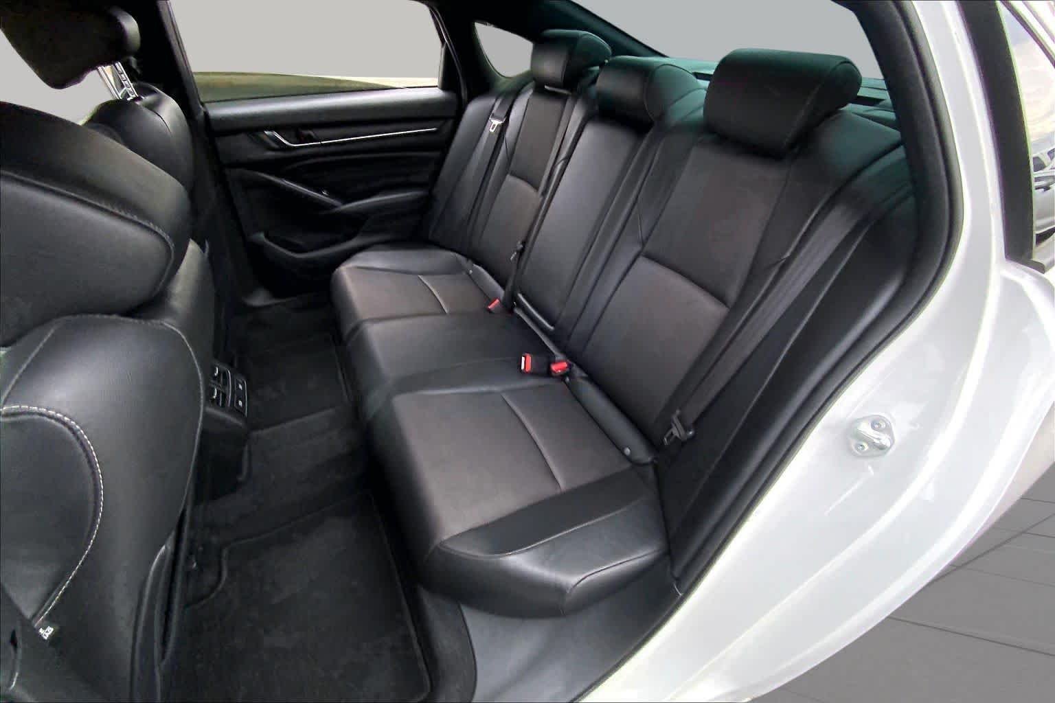 Used 2022 Platinum White Pearl Honda Sport image 18
