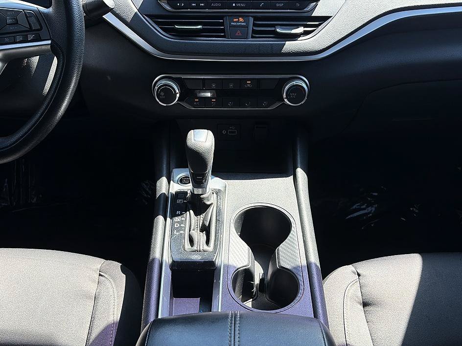 Used 2022 Glacier White Nissan 2.5 S image 41